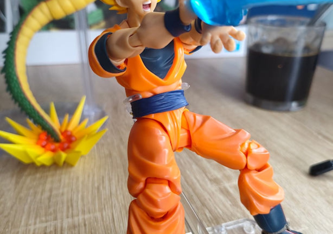 SHF de Goku SSJ Full Power haciendo el Kame Hame Ha