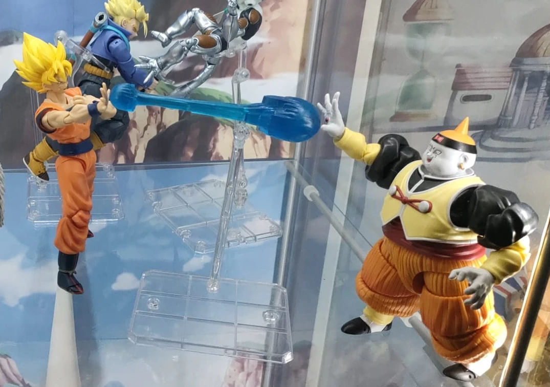 SHF's de Goku SSJ Full Power vs Android 19