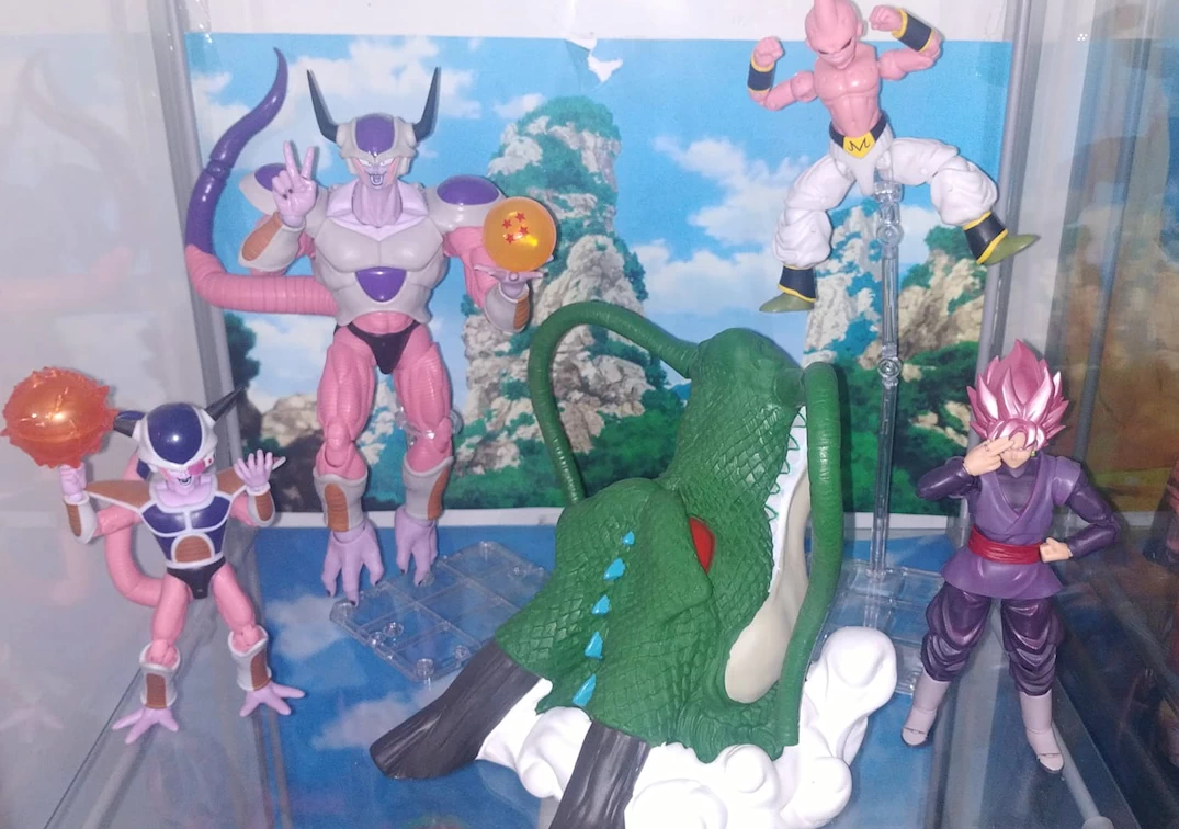 SHF de Goku Black SSJ Rosé Con otras figuras de villanos