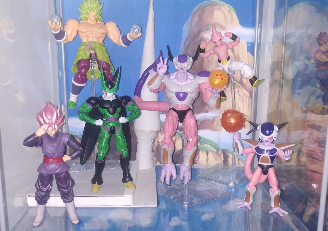 SHF de Goku Black SSJ Rosé Con otras figuras de villanos