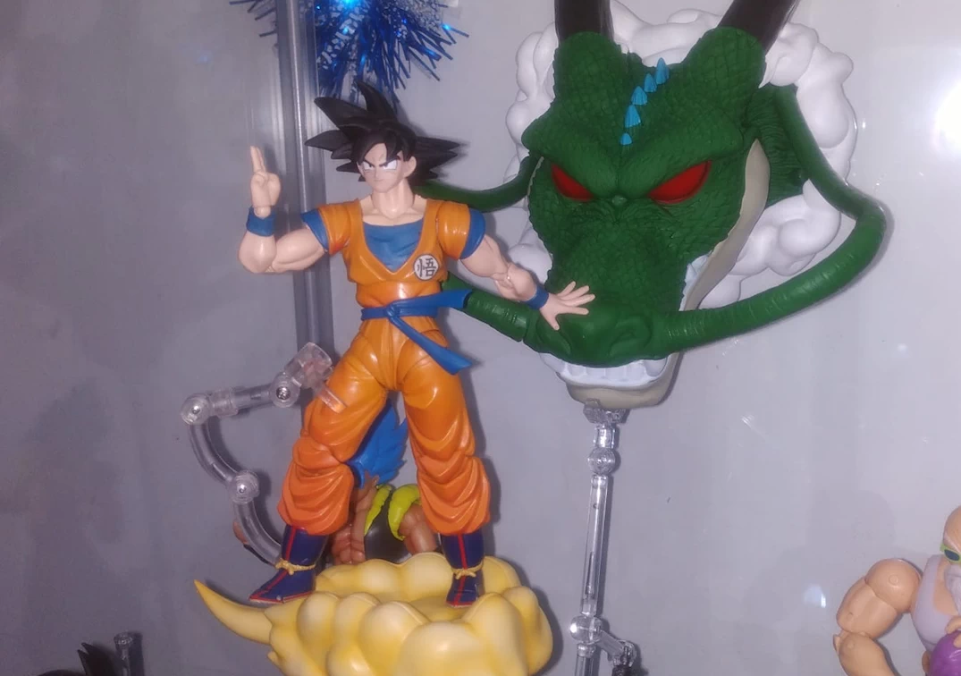 SHF de Son Goku 'Super Hero' Con Shenron y Kinton