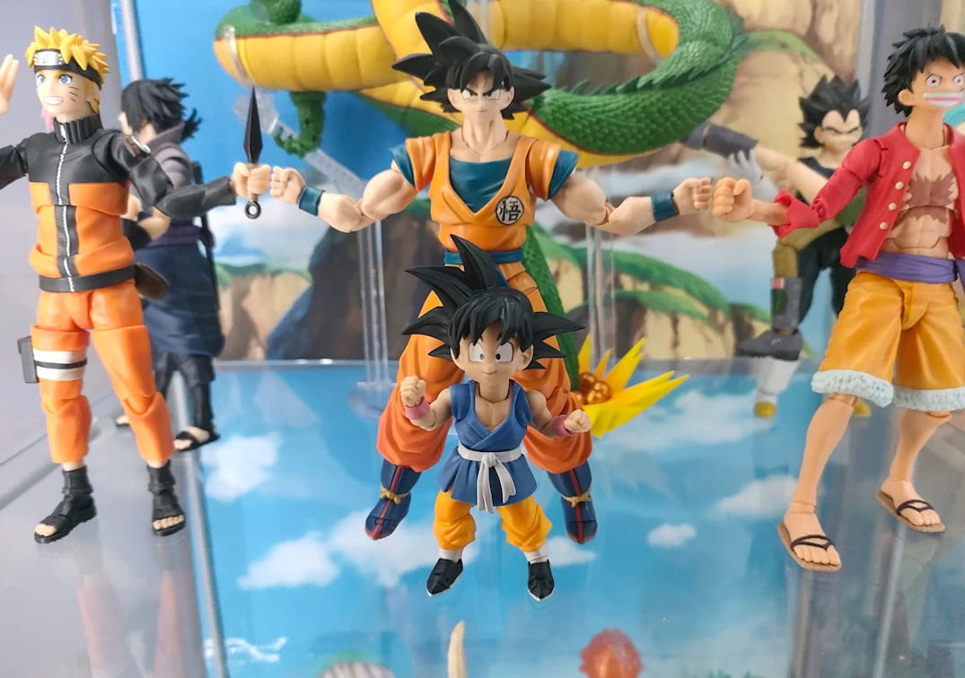 SHF de Son Goku 'Super Hero' junto a Goku GT,  Luffy, Naruto y Shenron