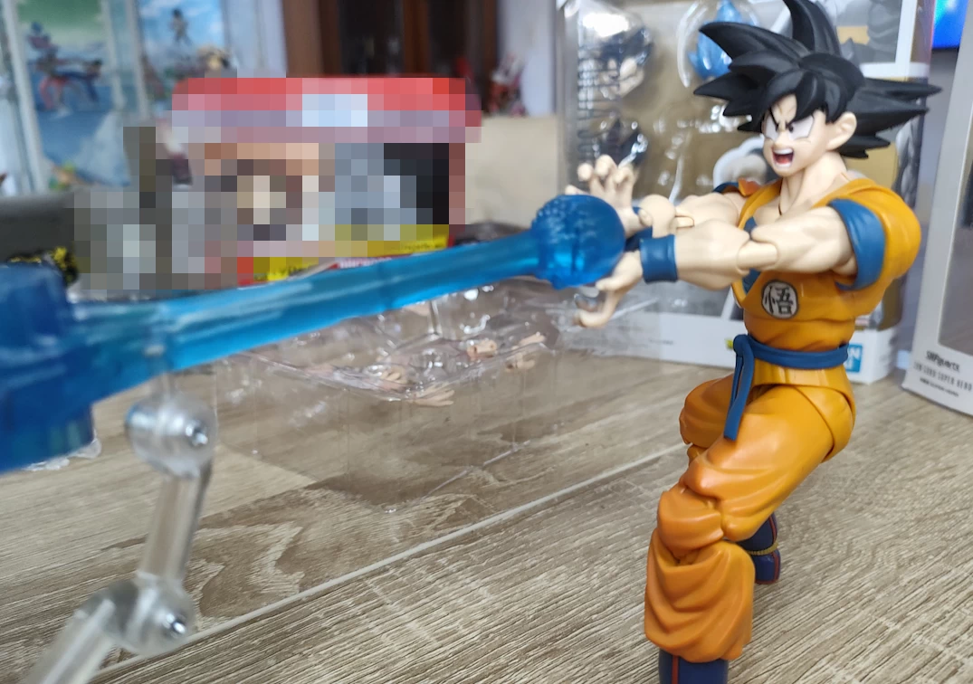 SHF de Son Goku 'Super Hero' usando el Kame Hame Ha