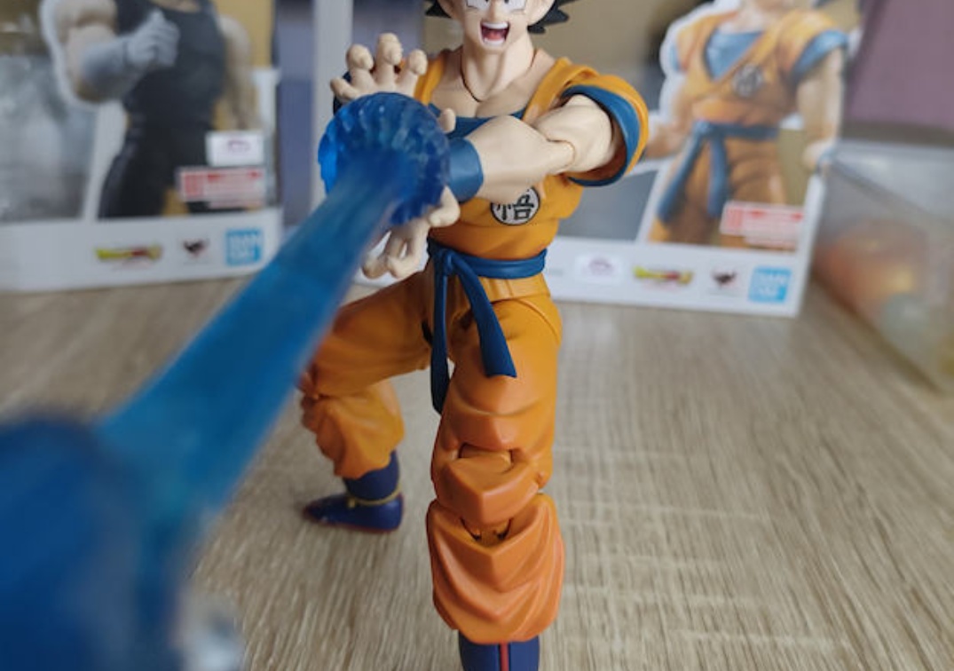 SHF de Son Goku 'Super Hero' usando el Kame Hame Ha