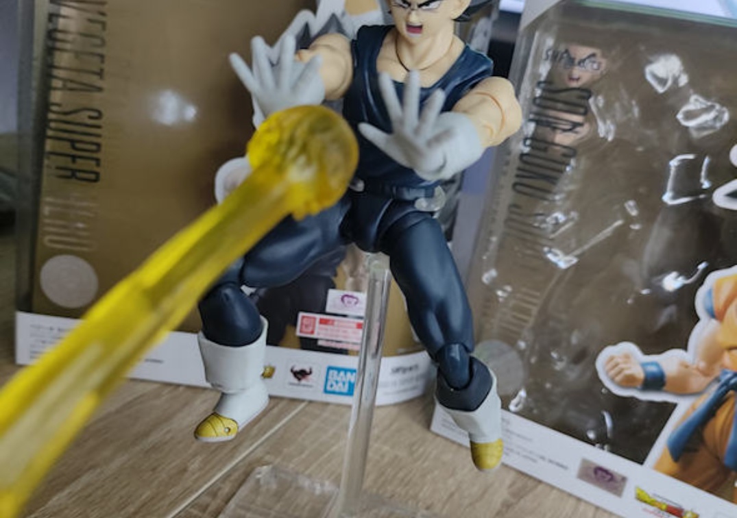 SHF de Vegeta 'Super Hero' En pose de combate