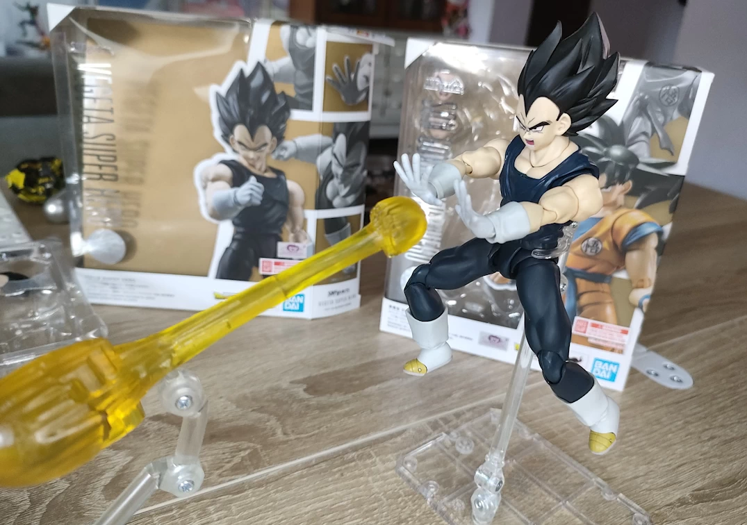 SHF de Vegeta 'Super Hero' En pose de combate
