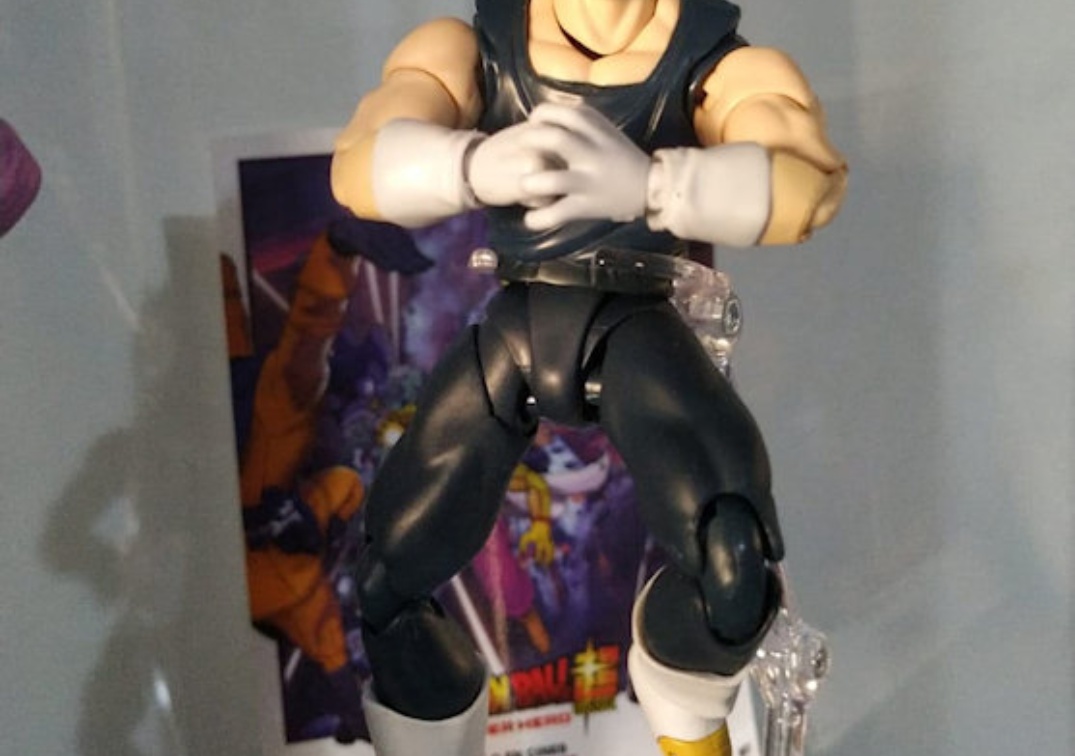 SHF de Vegeta 'Super Hero' En pose de combate