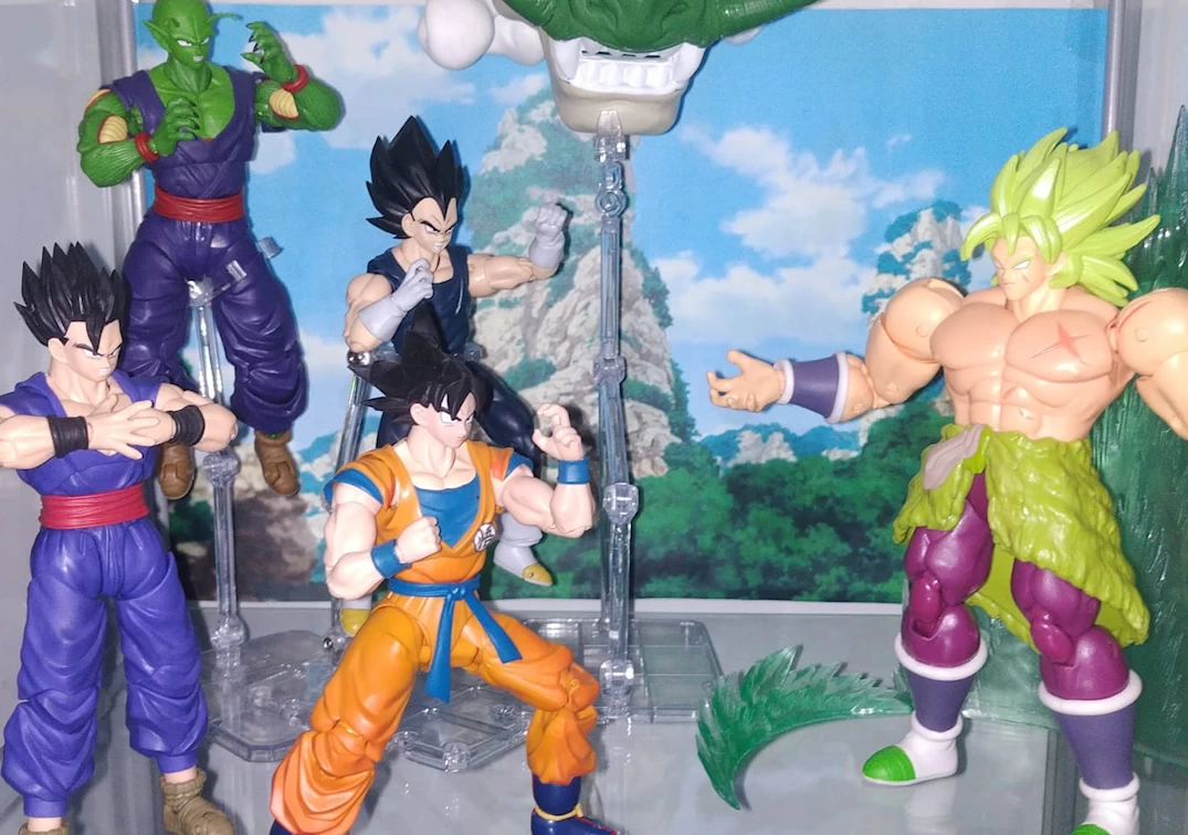 SHF de Vegeta, Goku, Piccolo y Gohan 'Super Hero' VS Broly (Dragon Stars)