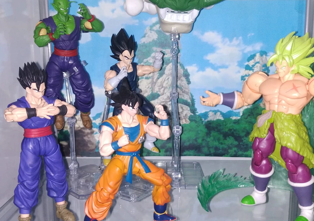 SHF de Ultimate Gohan, Goku, Vegeta y Piccolo 'Super Hero' VS Broly (Dragon Stars)