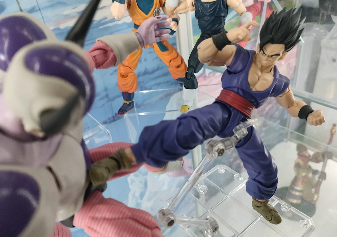 SHF de Ultimate Gohan 'Super Hero' VS Frieza Second Form
