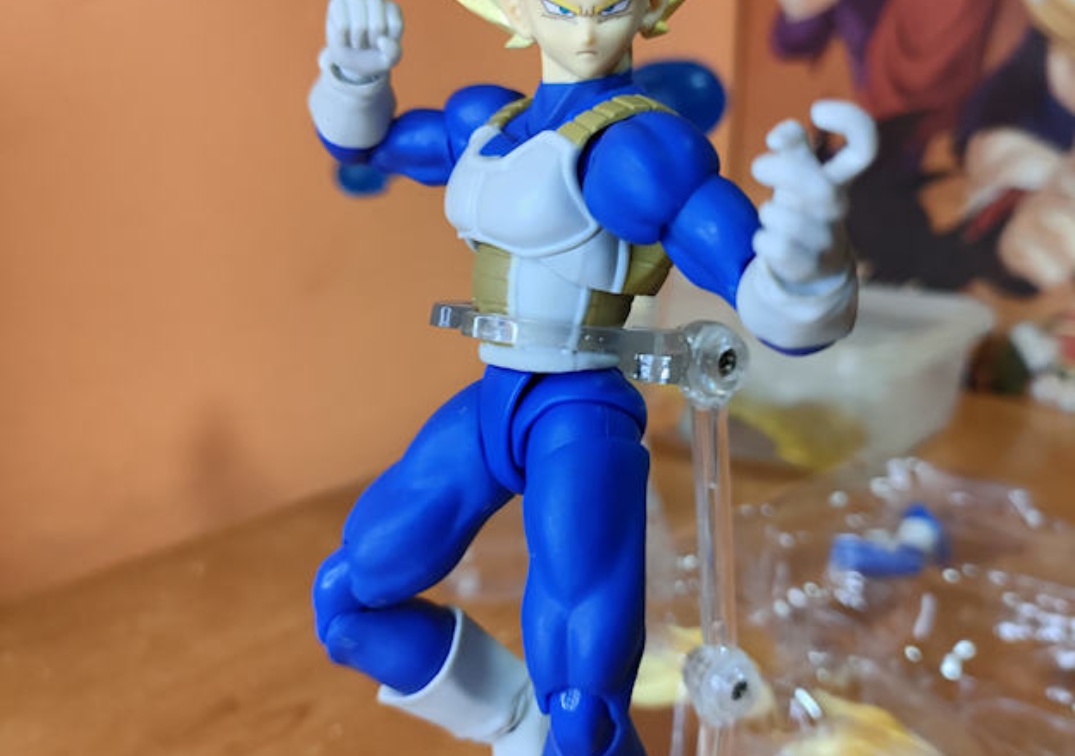 Foto posando del SHF de SSJ Vegeta ‘Awakening Super Saiyan Blood’ 2023
