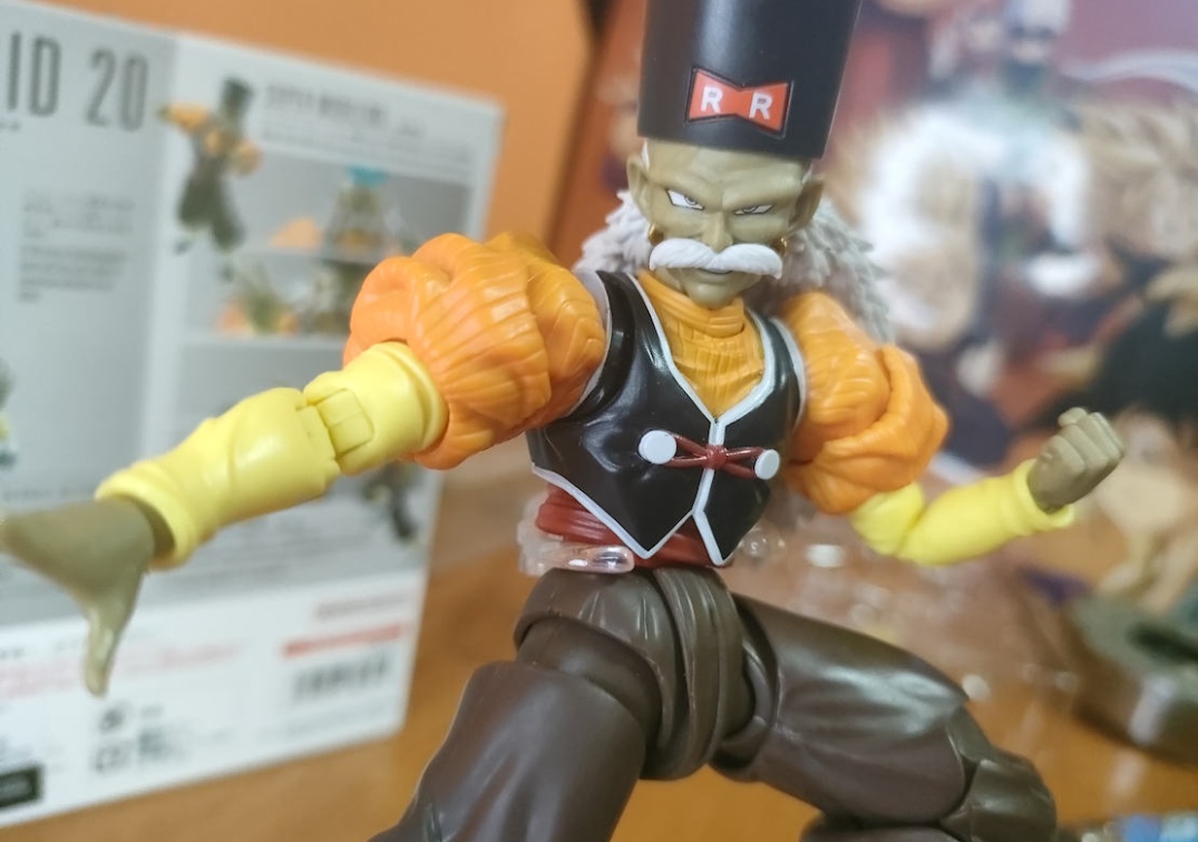 Foto posando del SHF de Android 20 2024