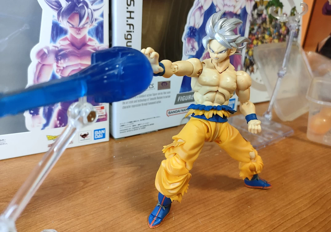 Foto posando del SHF de Goku Ultra Instinct 'Toyotaro Edition' 2024