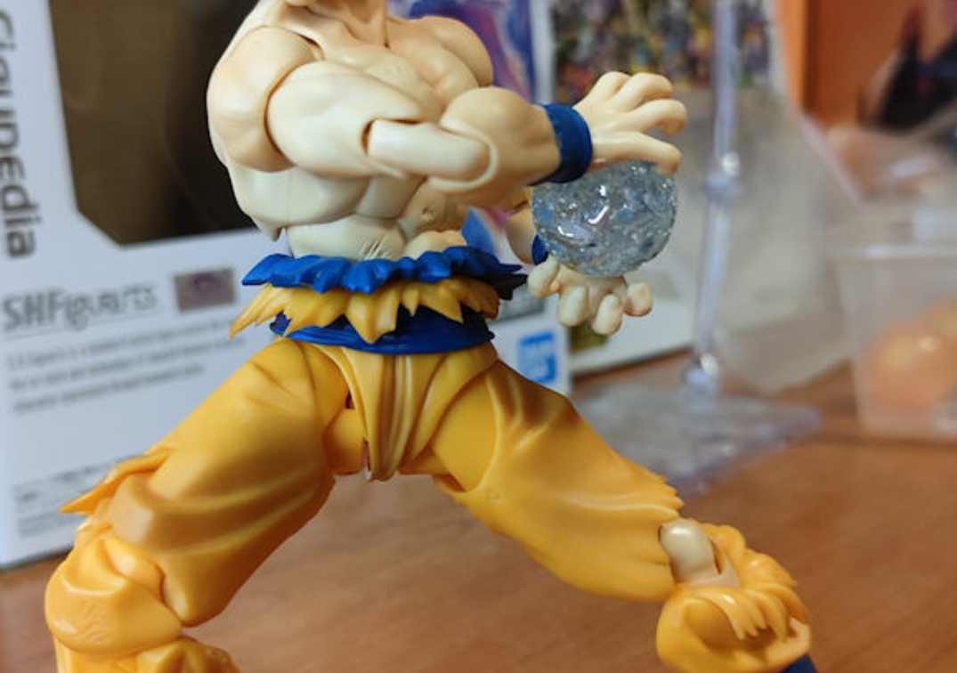 Foto posando del SHF de Goku Ultra Instinct 'Toyotaro Edition' 2024