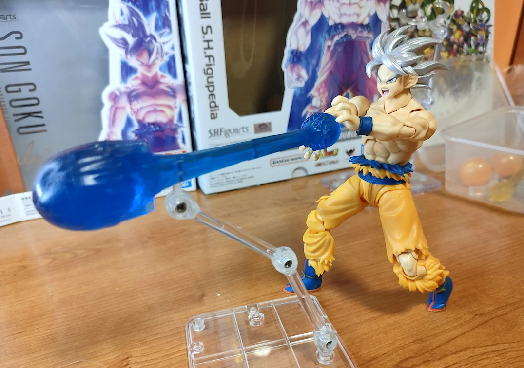 Foto posando del SHF de Goku Ultra Instinct 'Toyotaro Edition' 2024