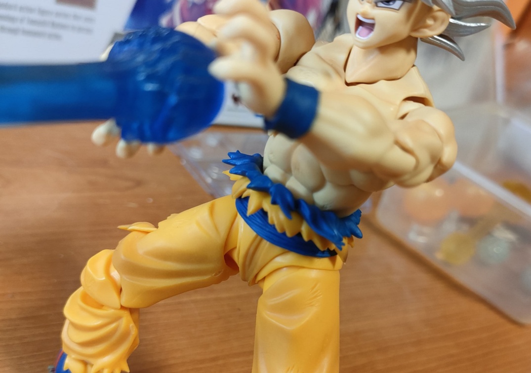 Foto posando del SHF de Goku Ultra Instinct 'Toyotaro Edition' 2024