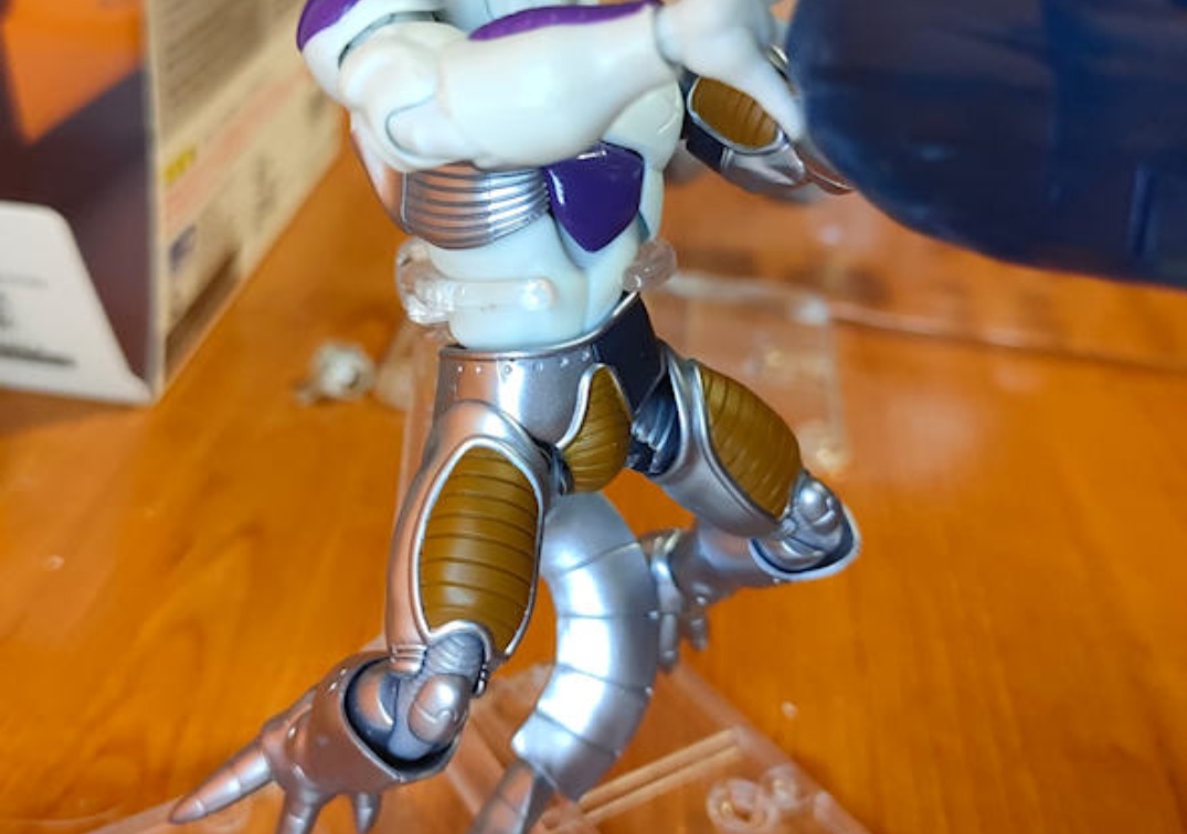 Foto posando del SHF de Mecha Frieza 2024