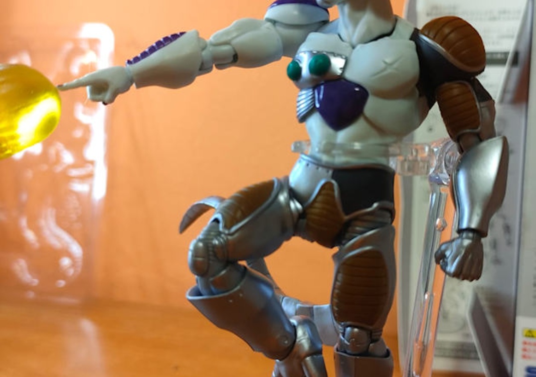 Foto posando del SHF de Mecha Frieza 2024