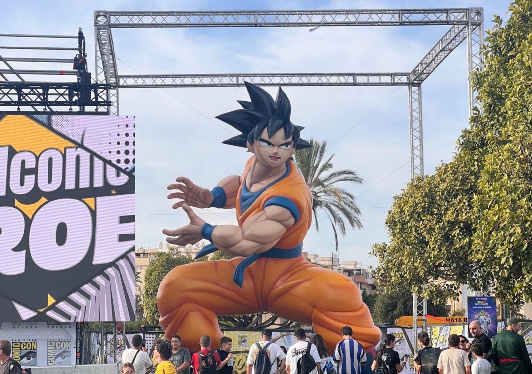 Foto de Estatua hinchable de Son Goku | SDCC Málaga 2025